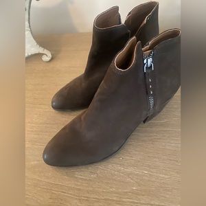 Frye Judith Zip Bootie Size 7M  NEW WITHOUT BOX some in store damage see notes